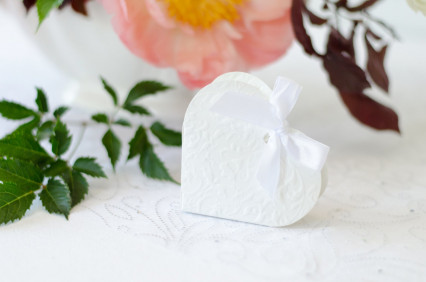 10 Scatole portaconfetti a forma di cuore colore bianco 10 Scatole portaconfetti a forma di cuore colore bianco