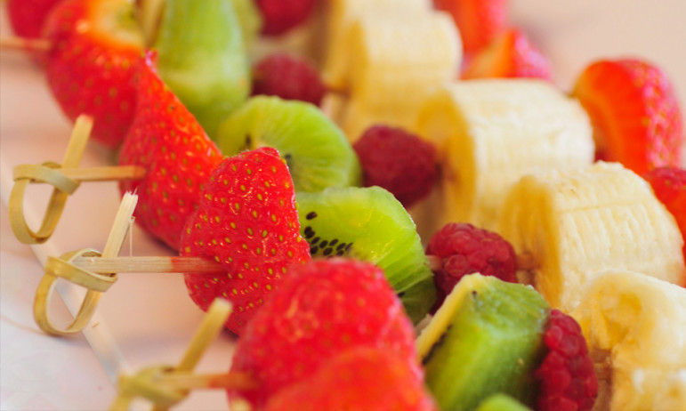Spiedini di frutta golosi